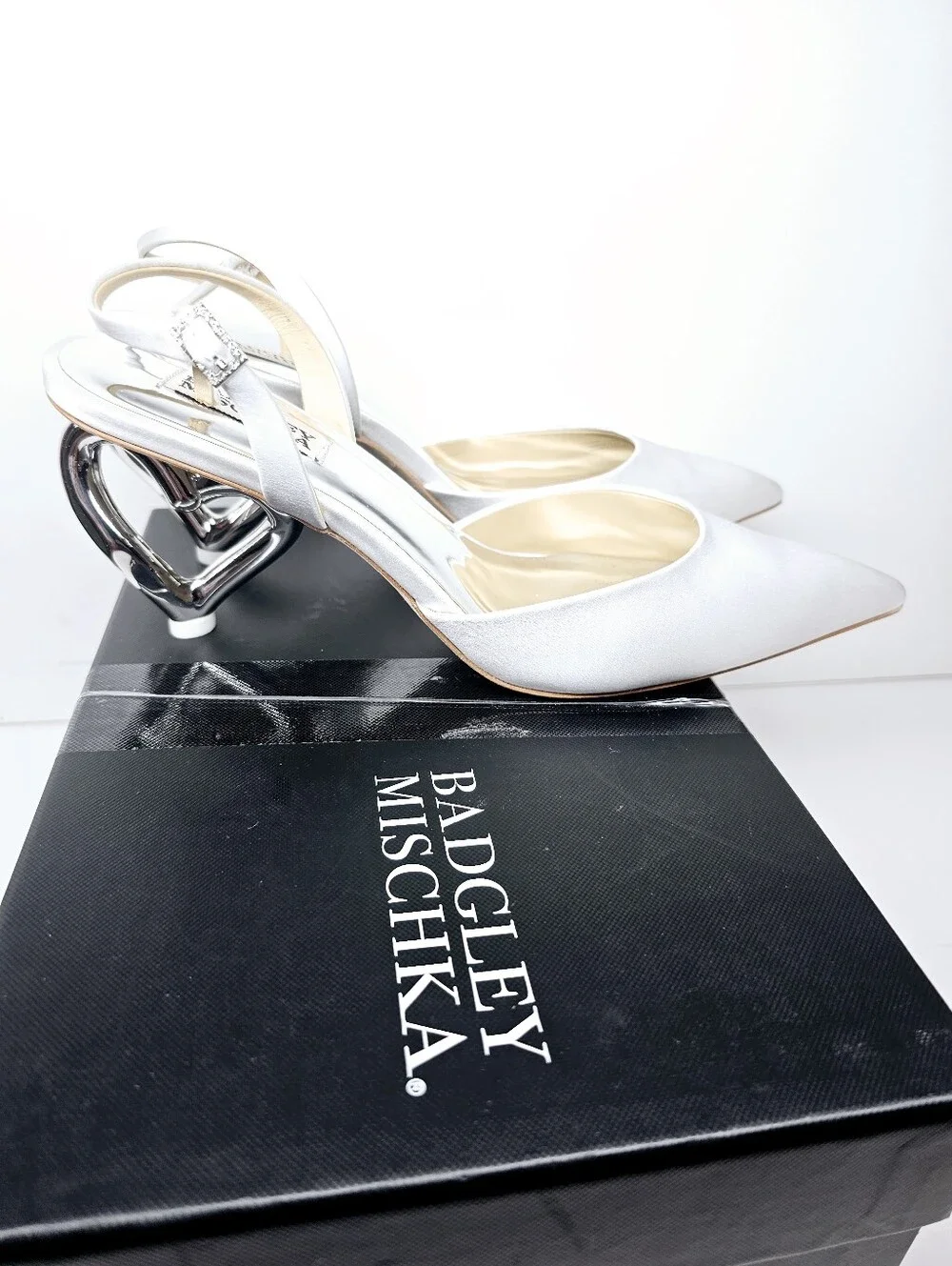 Badgley Mischka Lucille Heart White Satin Heels Size 9.5 NEW**